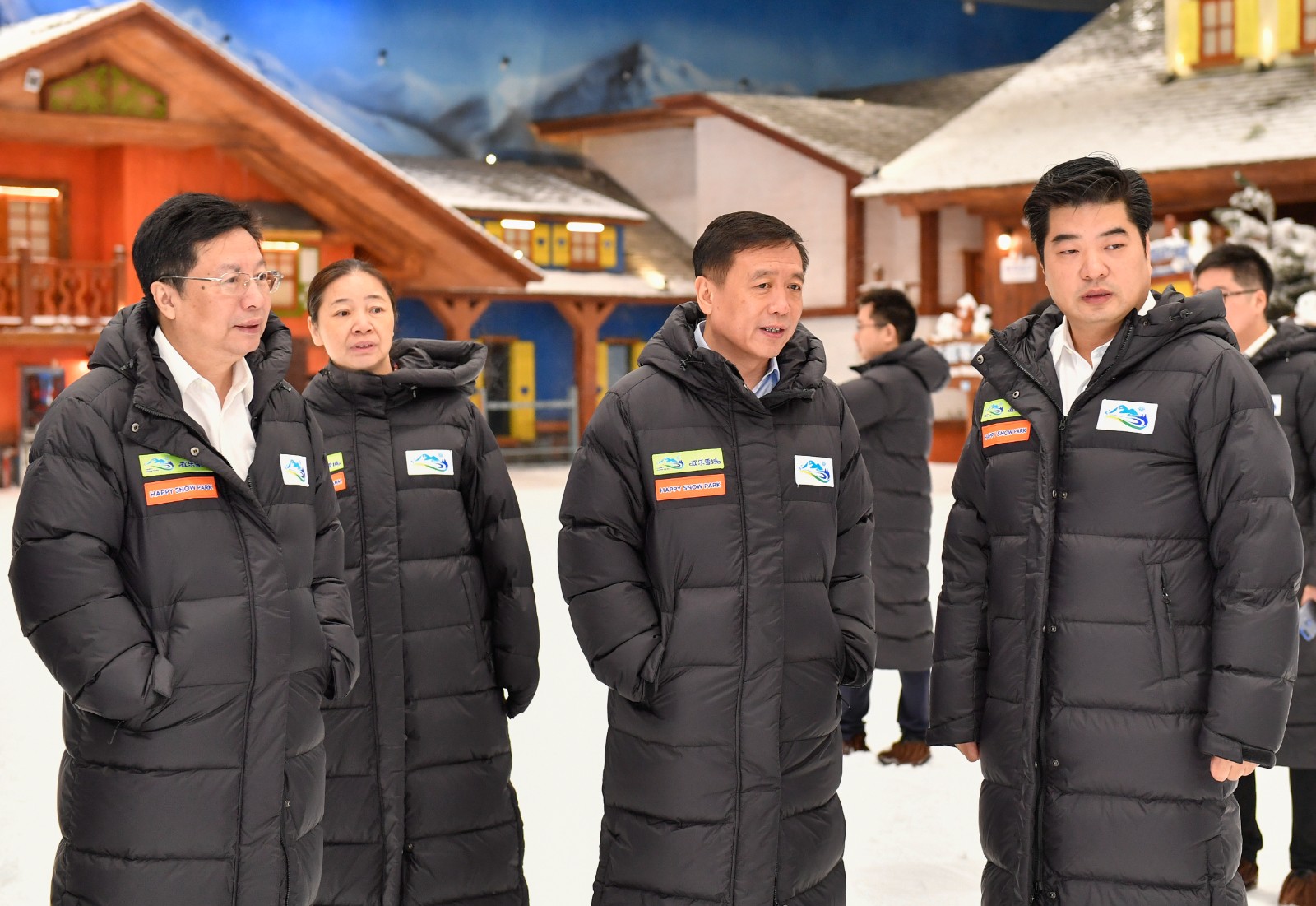今天上午，省委常委、省委宣传部部长张宏森到湘江欢乐城冰雪世界考察重点文旅项目运营情况。长沙晚报全媒体记者 余劭劼 摄