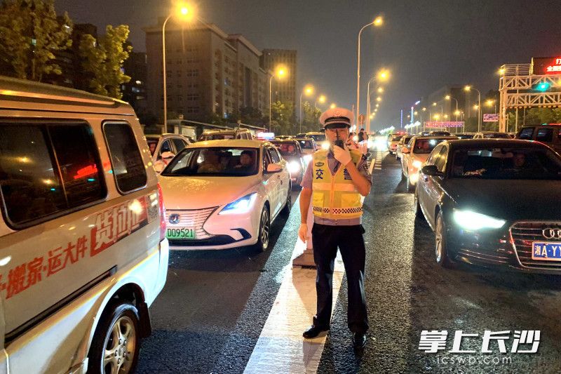 端午假期期间，湖南交警奋战在疏堵保畅纠违一线。均为湖南交警供图