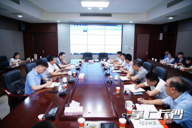 望城召开防汛会商调度会议，要求全员动员、全力以赴，确保望城安全度汛。 