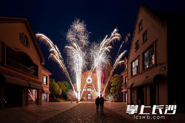 城市烟花更安全、更环保、更有创意，很受城市年轻人青睐。51花炮供图