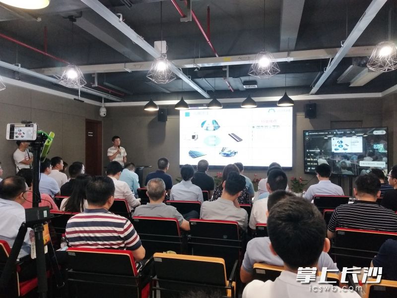 工业视觉表面缺陷检测项目路演现场。均为长沙晚报全媒体记者 徐运源 摄