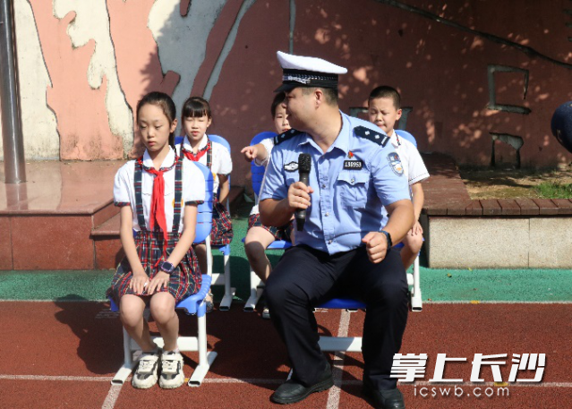 凳子模拟副驾驶