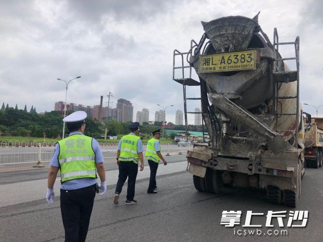 多部门正在联合开展交通问题顽瘴痼疾集中整治行动。