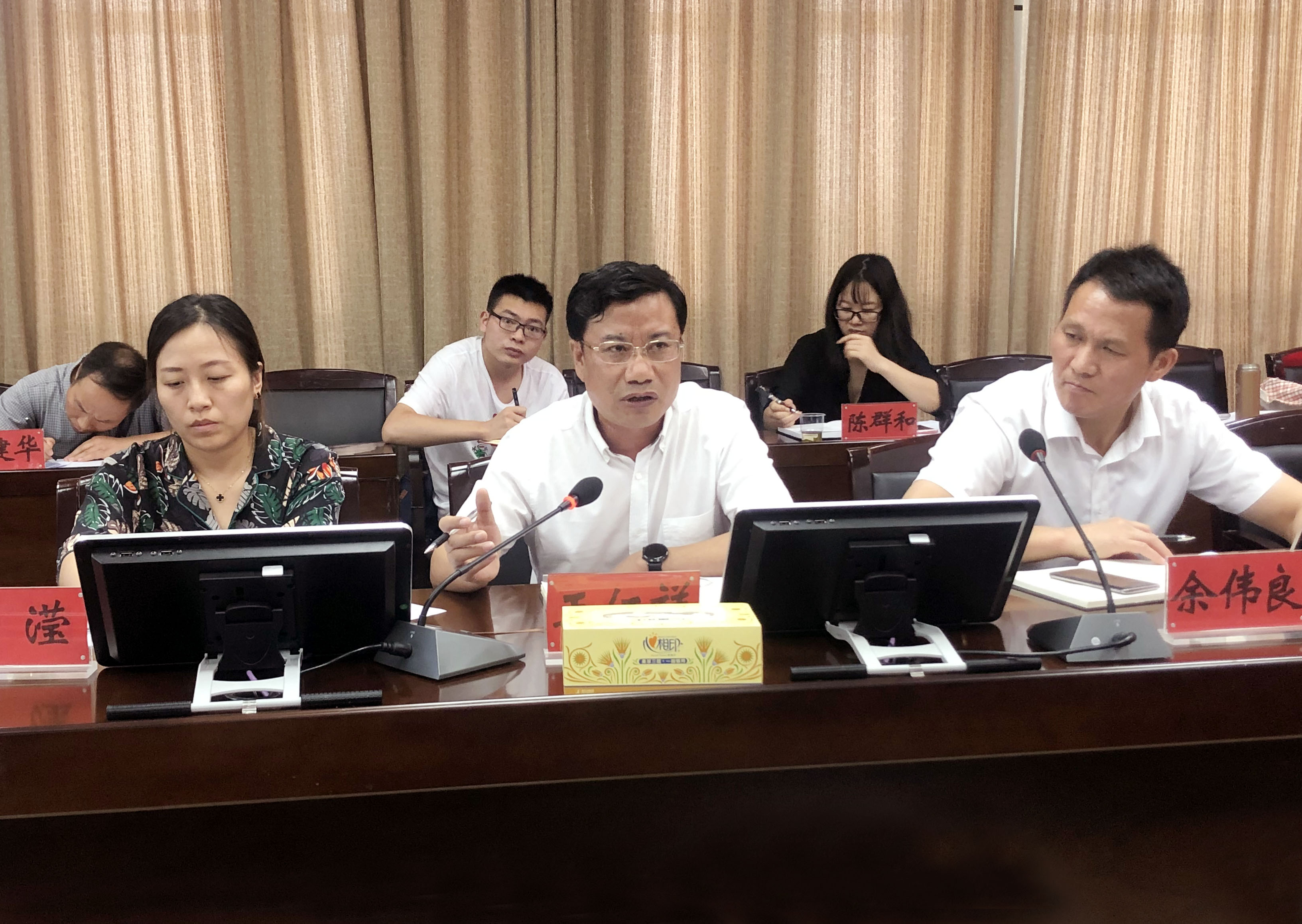 省教育厅副厅长王仁祥讲话。