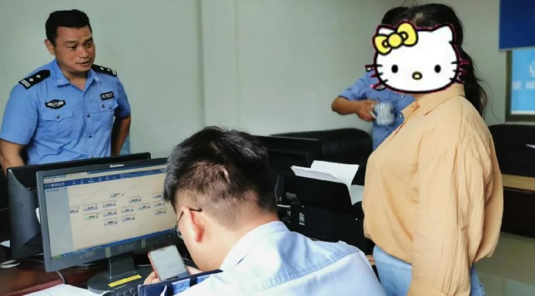 陈女士到派出所报案。通讯员供图