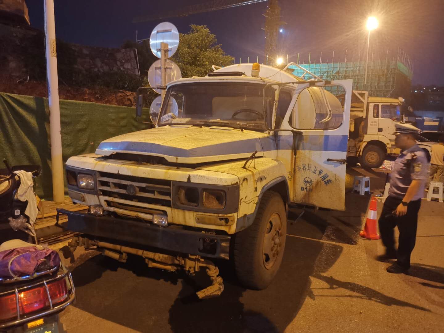 长沙交警在建设工地周边道路查处高排放车辆。 警方供图