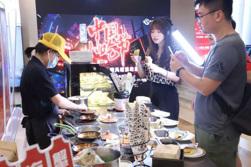 110余种地方风味小吃、十余家大众点评和小红书力荐的网红店铺汇聚。