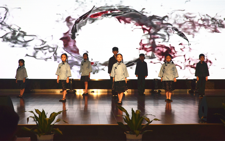 7日上午，长沙市“传承好家风好家训共建新时代文明家庭”主题活动暨第四届开福区文明家庭评选启动仪式在青竹湖街道举行。均为长沙晚报通讯员 刘俊 摄