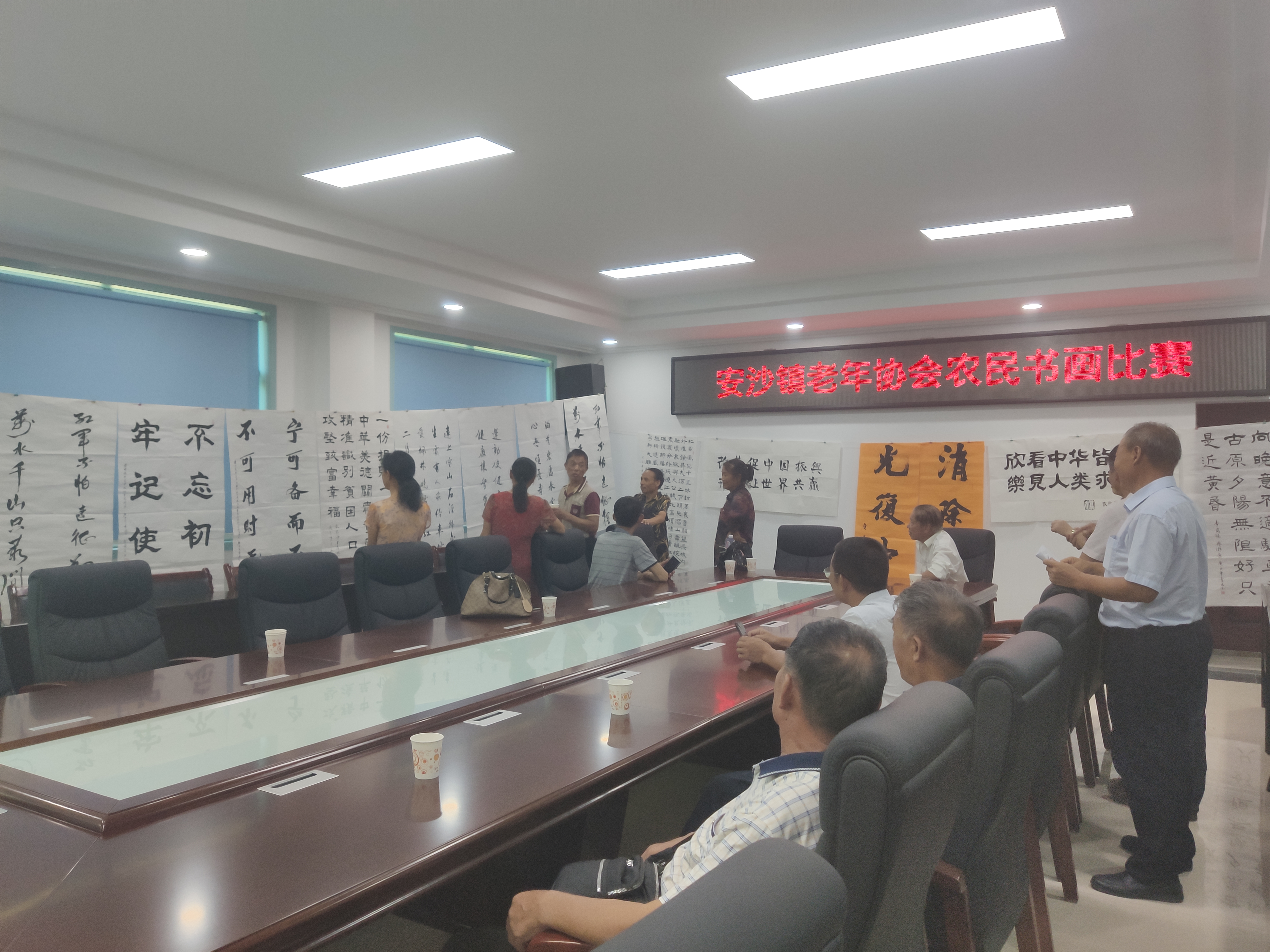 农民创作的各类书画作品赏心悦目。长沙晚报通讯员 聂芬 摄