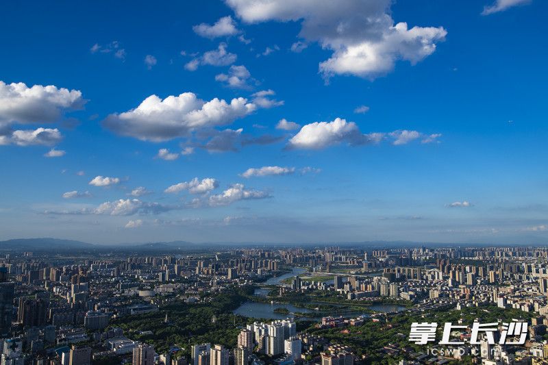 300米高空远眺年嘉湖,满眼绿意。 300米高空远眺年嘉湖,满眼绿意。