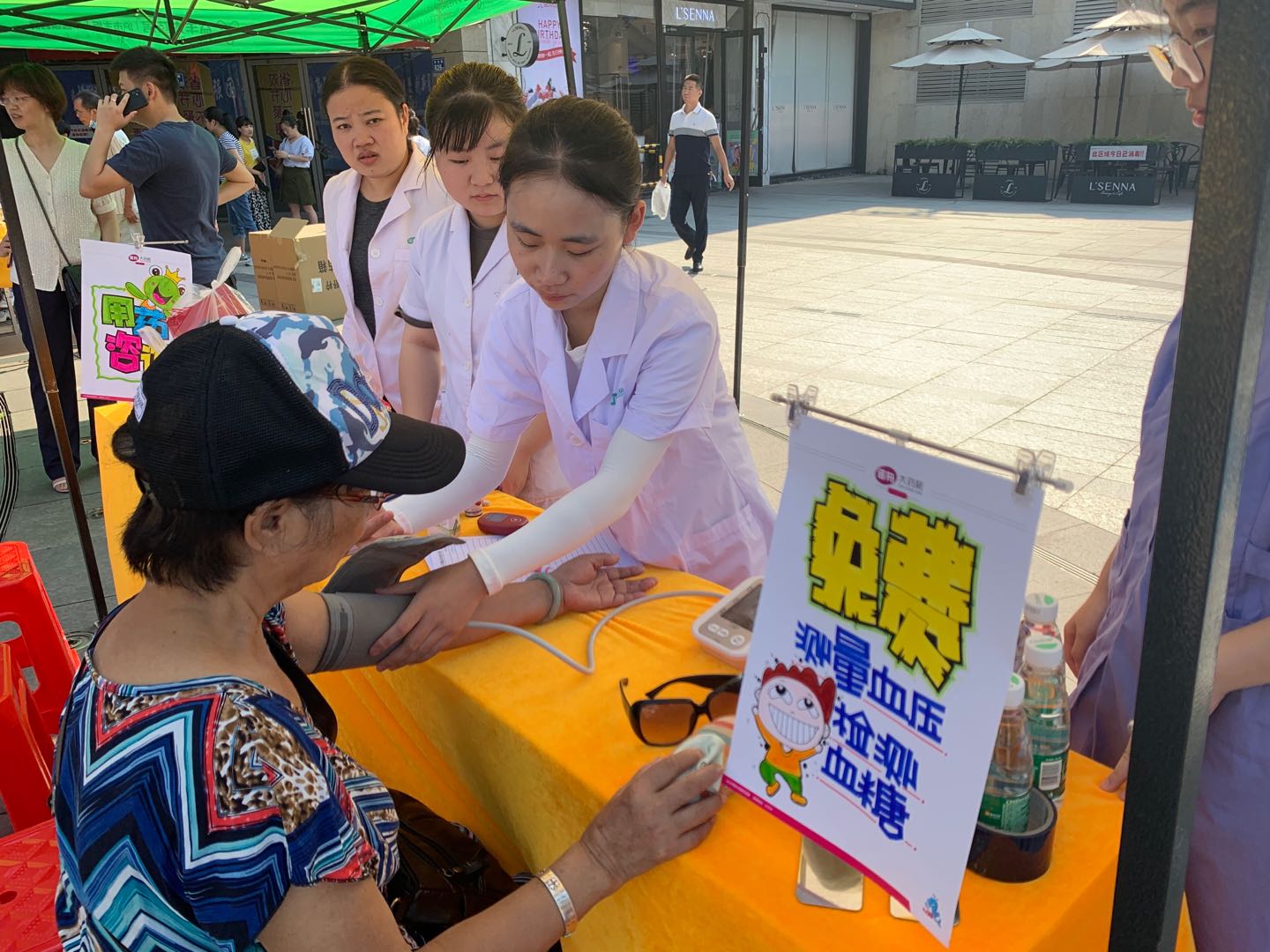 今天，长沙市举行2020年药品科技活动周公众开放日活动。    通讯员 李洁
