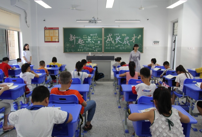 望城区3所新学校同日开学。  均为学校供图