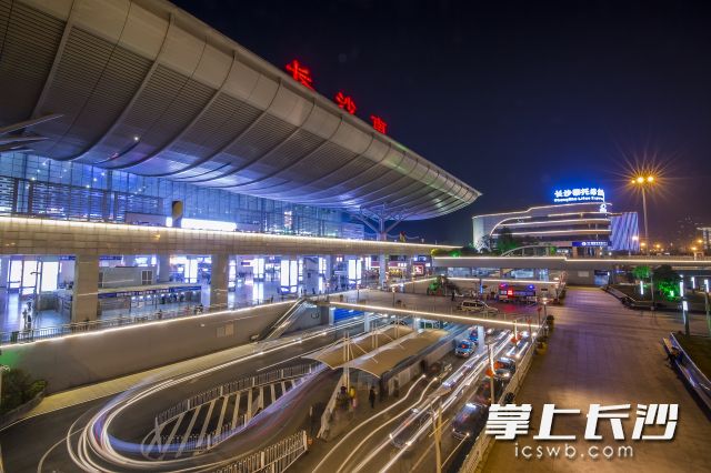 62天的暑运落下帷幕，长沙火车南站站区在积极做好疫情防控的同时，科学应对客流高峰，确保了暑运平安顺畅。侯文艳 摄