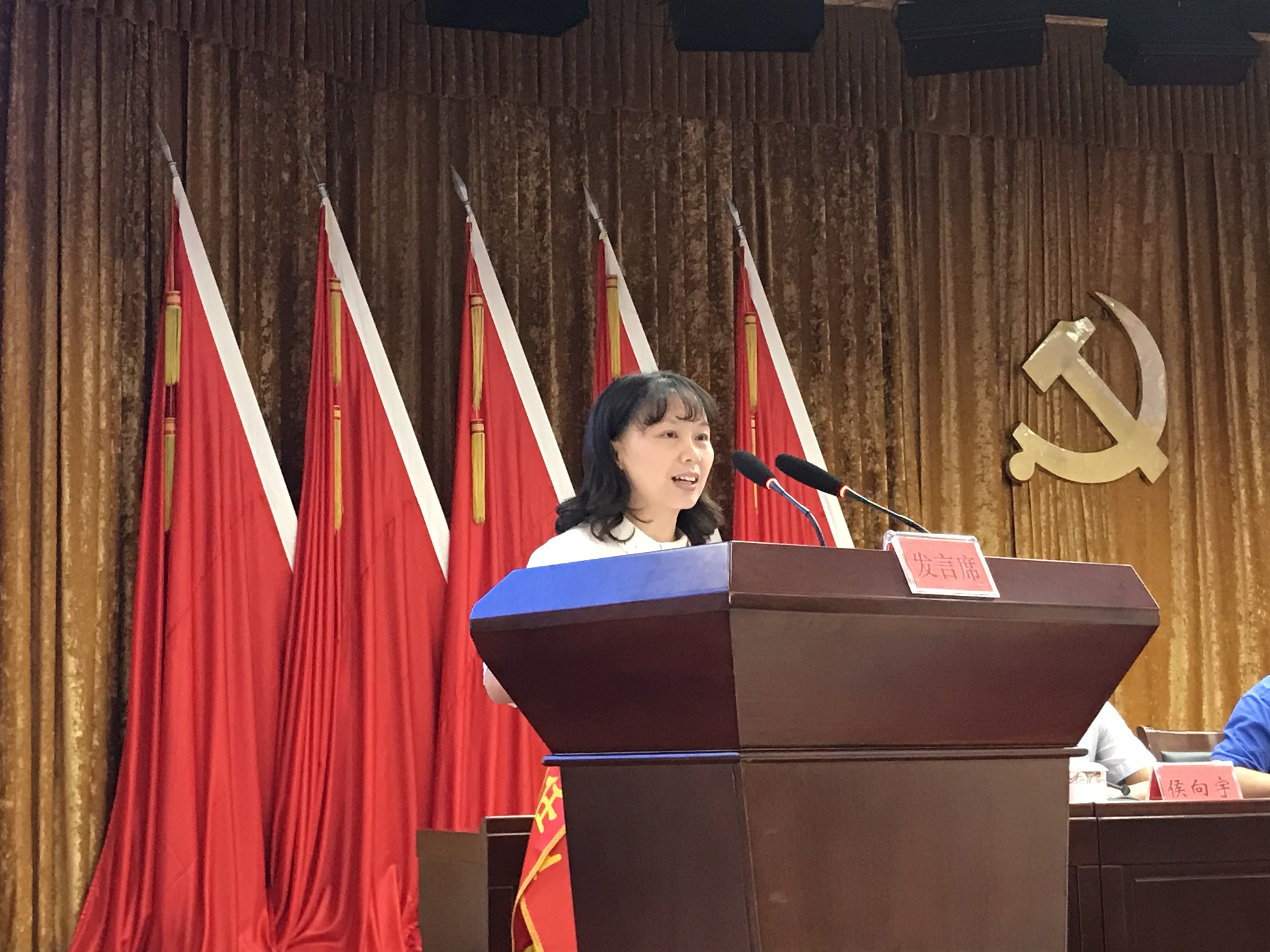 “优秀班主任”、雅礼外国语学校老师俞毅讲述自己的育人故事。 “优秀班主任”、雅礼外国语学校老师俞毅讲述自己的育人故事。