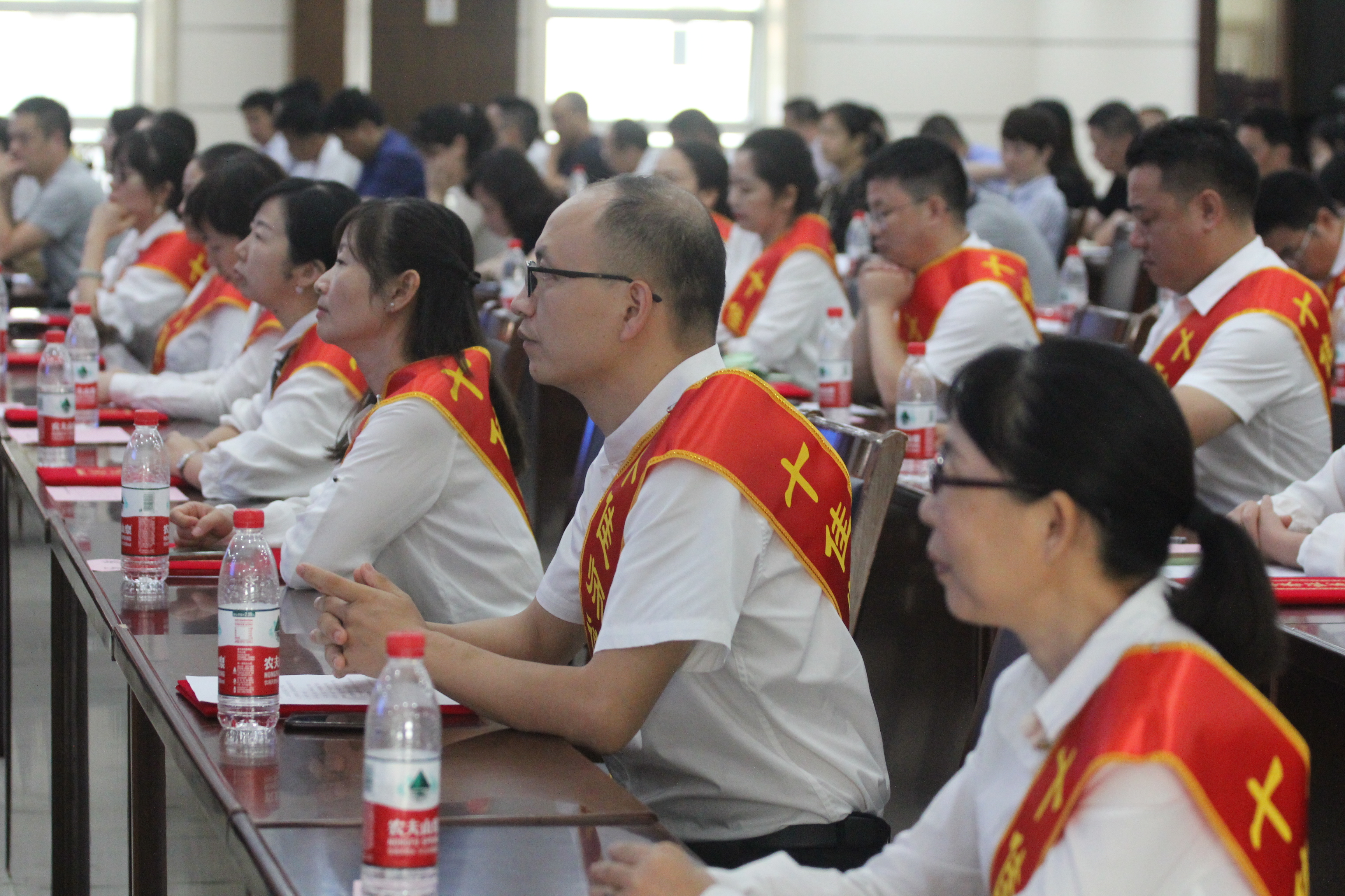 表彰大会现场。 表彰大会现场。