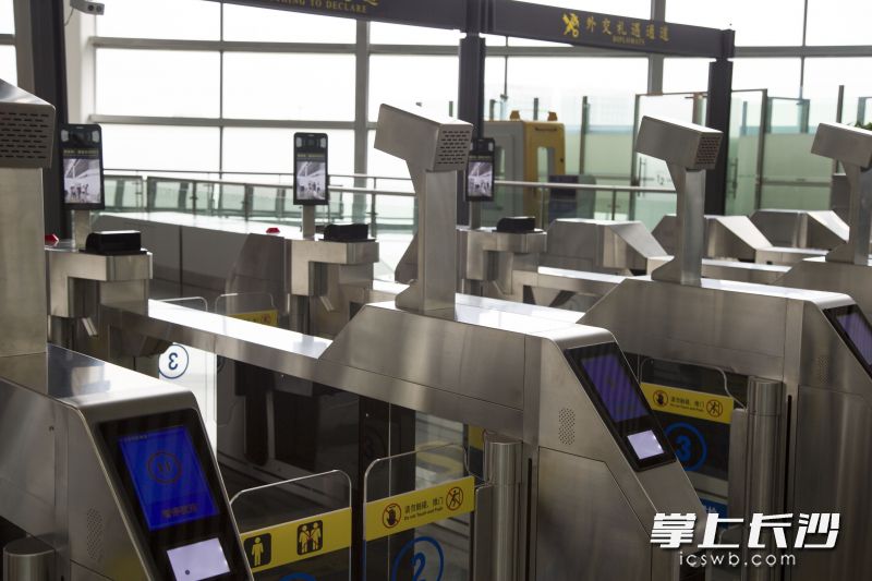 海关智能测温核辐射一体通道