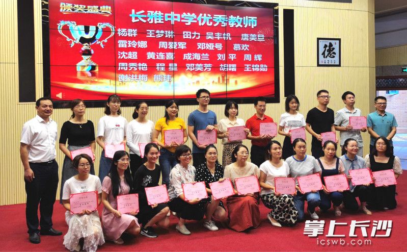 许庆丰表示，学校希望通过教师节的庆祝和表彰大会，激励老师对职业的热爱。