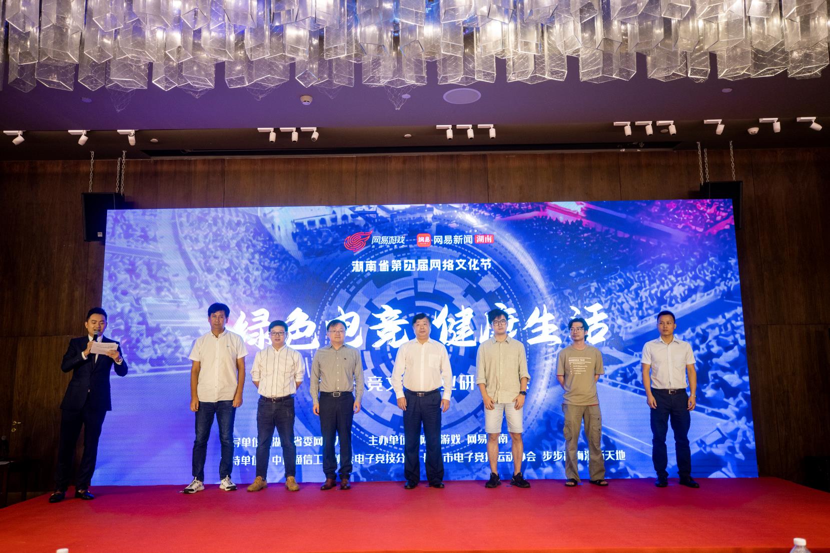 嘉宾出席启动仪式，各抒己见。均为主办方供图