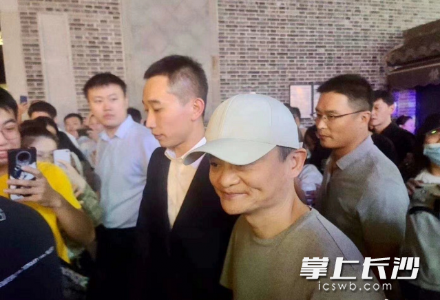 马云打卡长沙老街。