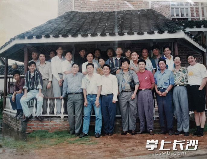 “星期三”篮球队多次组织郊游活动。周新生供图