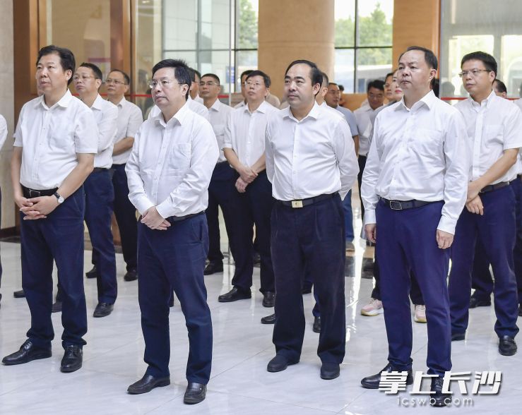 省委常委、市委书记胡衡华率长沙市党政代表团在湖南（株洲）职业教育科技园考察。长沙晚报全媒体记者 余劭劼 摄
