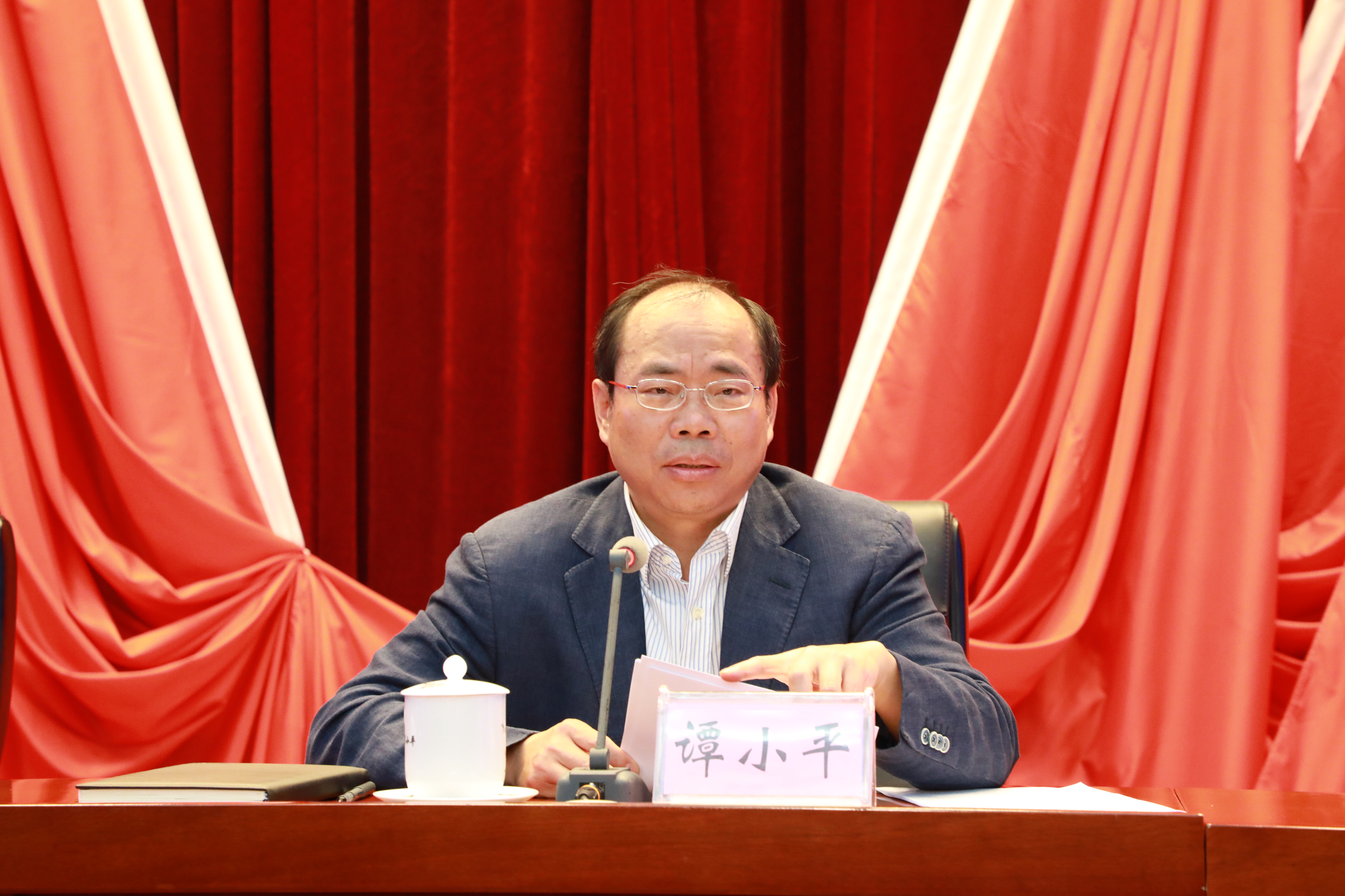 市委常委、市委统战部部长谭小平出席长沙市迎接国家营商环境评价工作部署会并讲话。均为长沙晚报全媒体记者 黎铁桥 摄