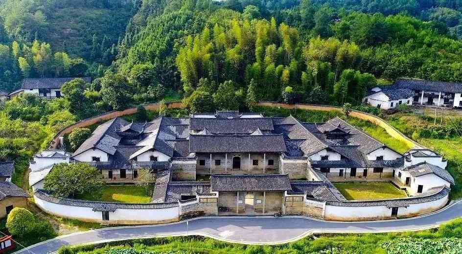 建于清末的锦绶堂，典型的天井院落式民居建筑组群，有大小房间 108 间，天井 17 个，为我国南方规模最大的清代古建筑群。受访方 供图
