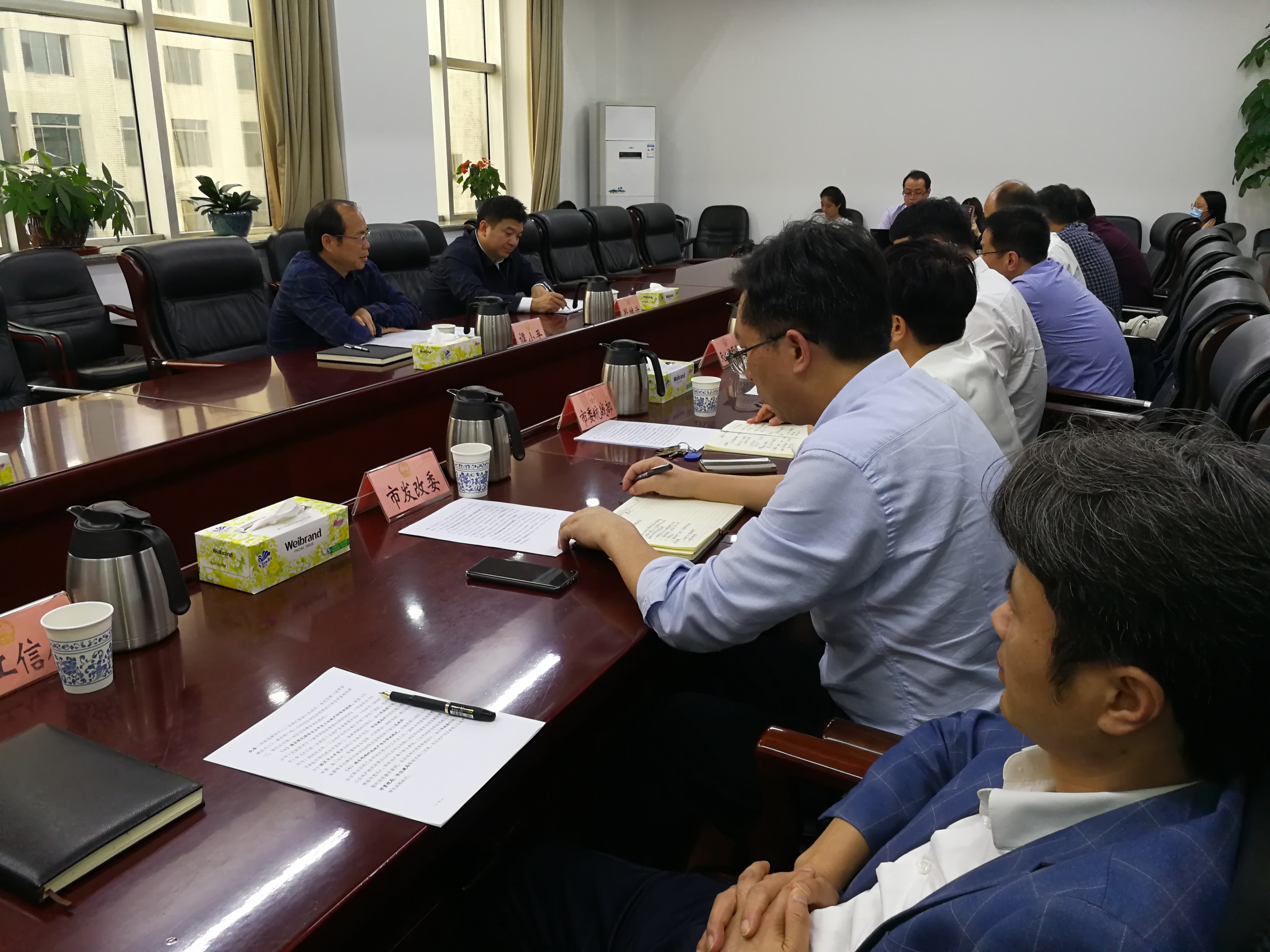 25日，市委常委、市委统战部部长、市大数据（含地理信息）产业链链长谭小平出席天心经开区工作调度会。  长沙晚报全媒体记者 黎铁桥 摄