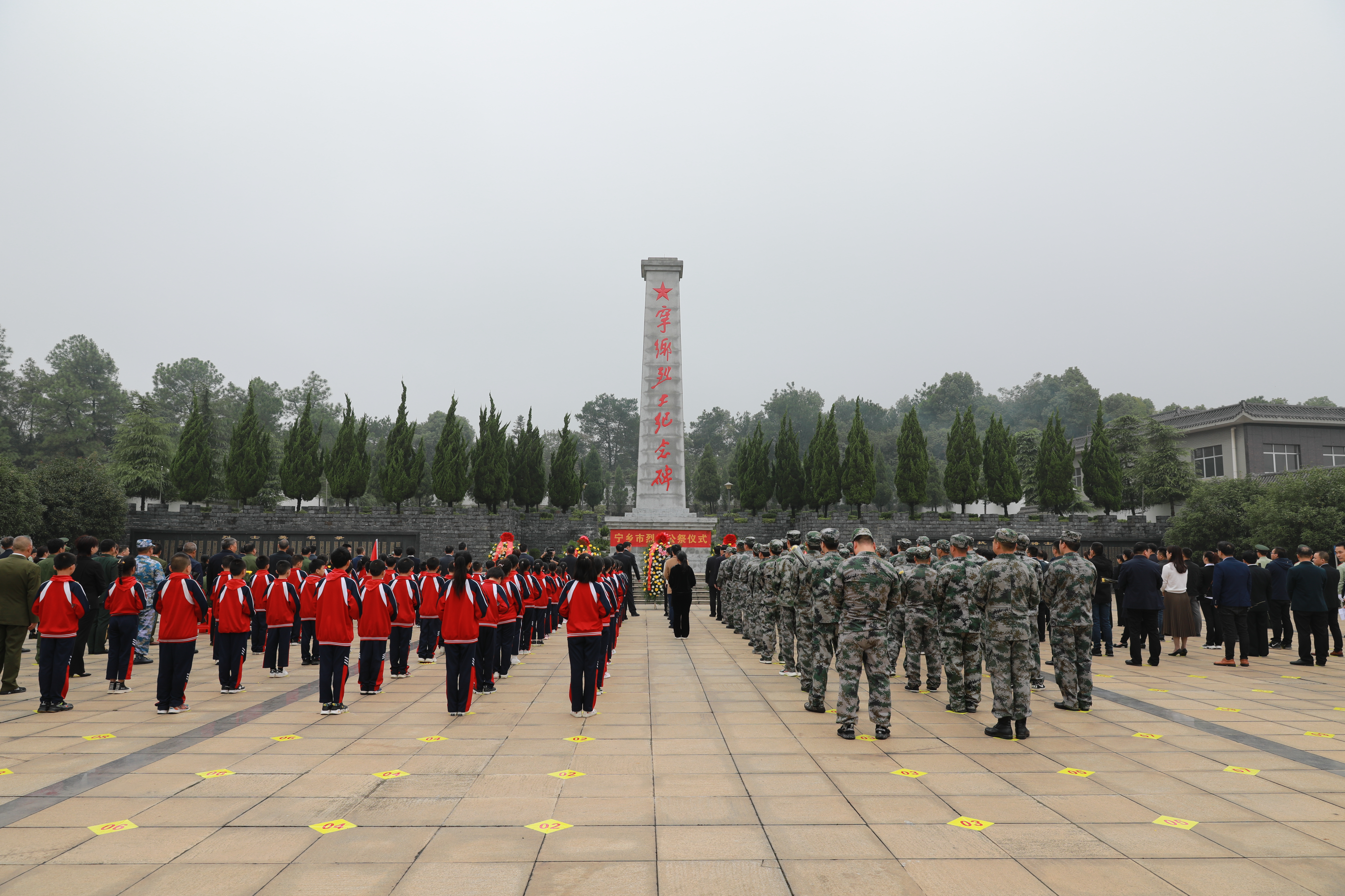 宁乡市举行烈士纪念日公祭活动。长沙晚报全媒体记者 张禹 通讯员 胡小艳 摄影报道 (5)