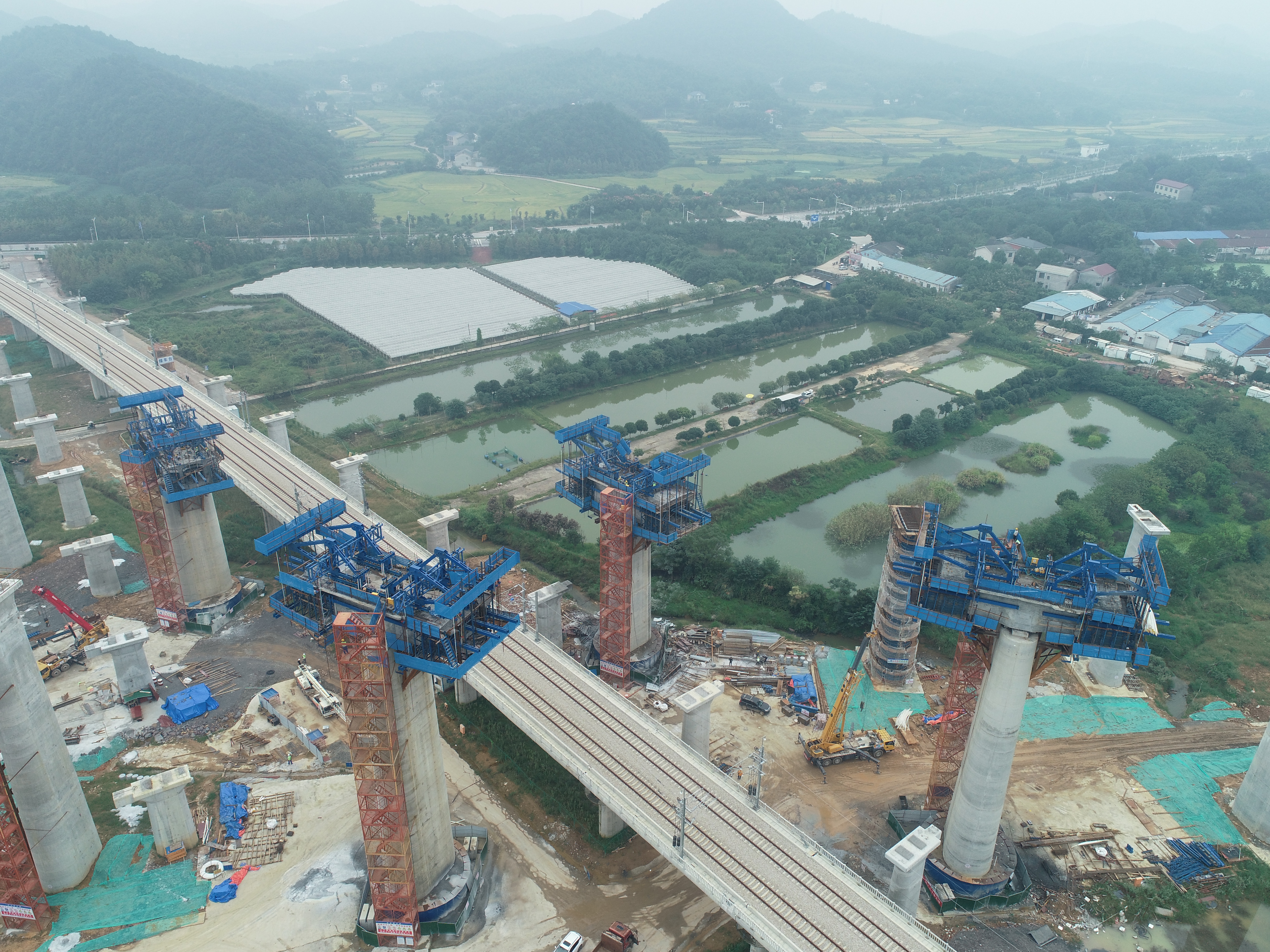 常益长铁路长沙段施工现场。