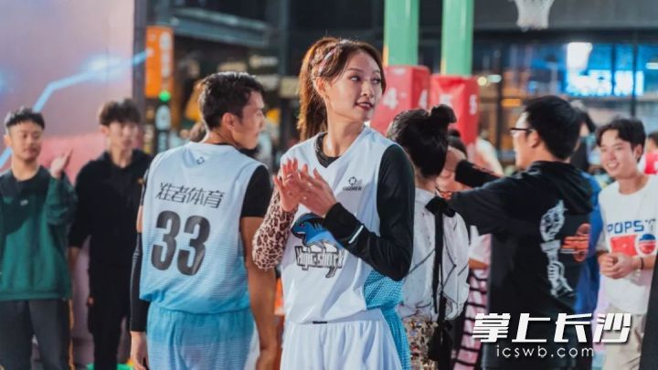 中国女篮前队员石一童参演本片。