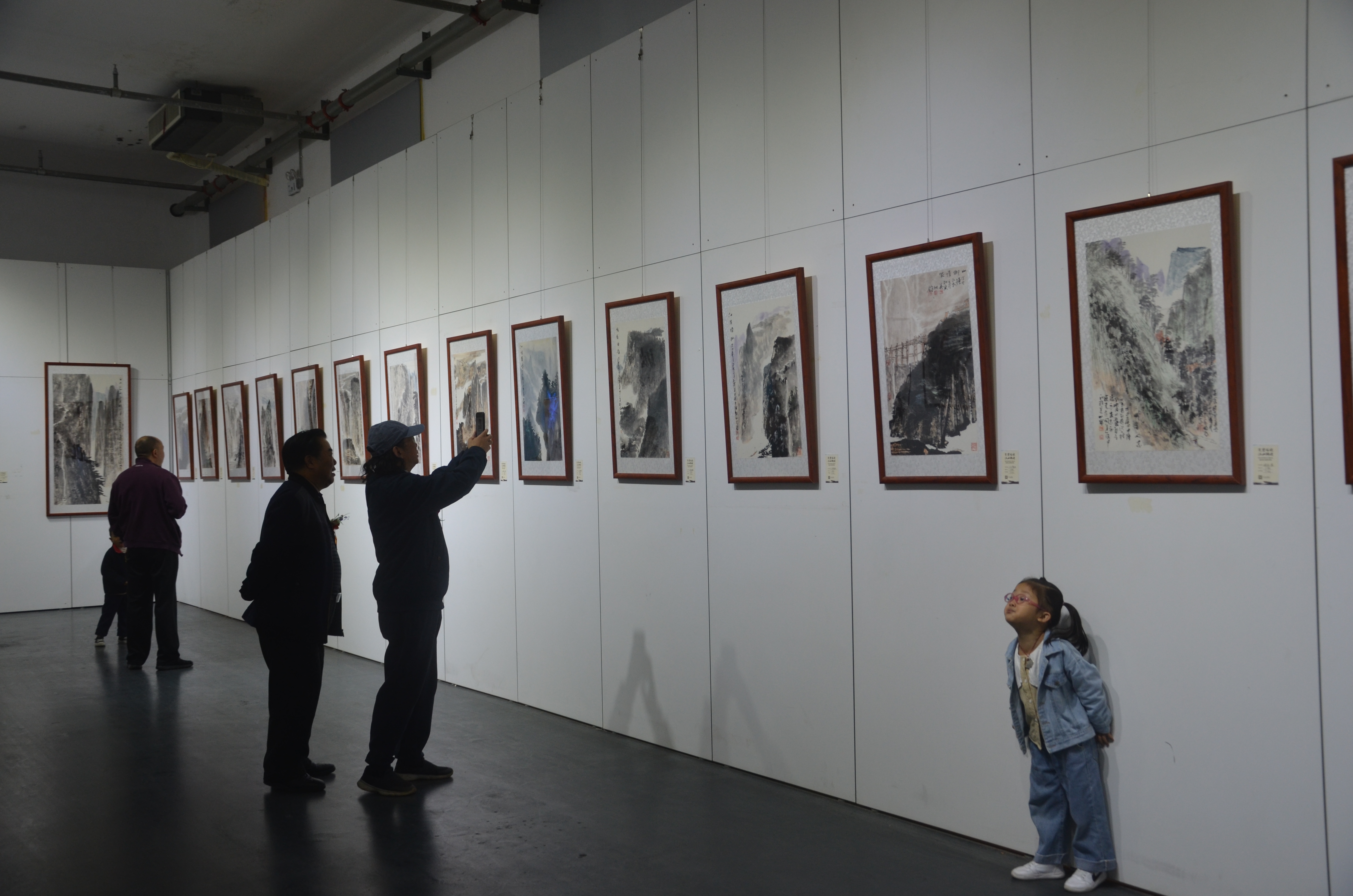  展览将持续至10月20日，免费向观众开放