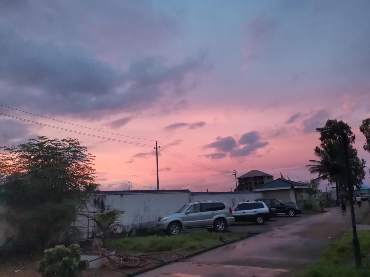 雨后的弗里敦清晨。受访者 供图