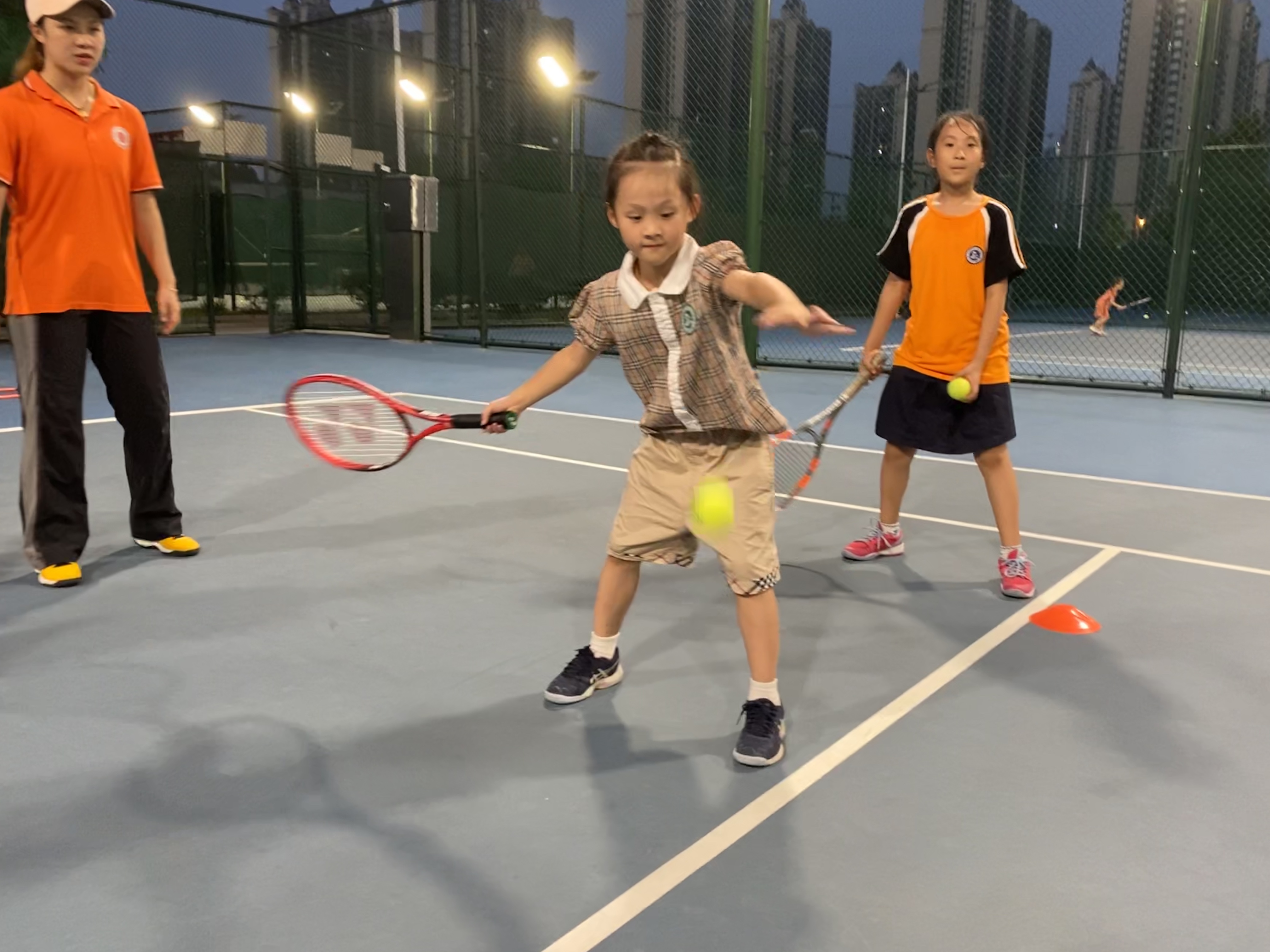 小选手打得有模有样。均为主办方供图