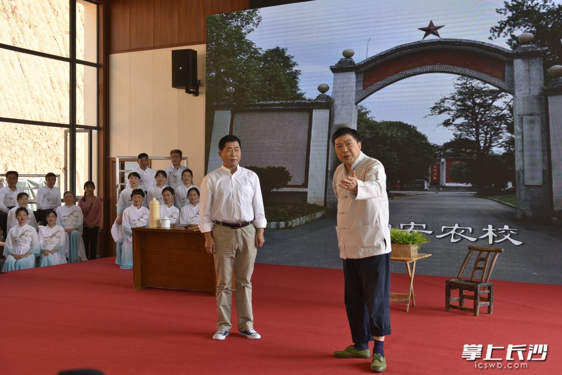 《水稻情缘》湘剧表演 长沙晚报全媒体记者 陈飞 摄