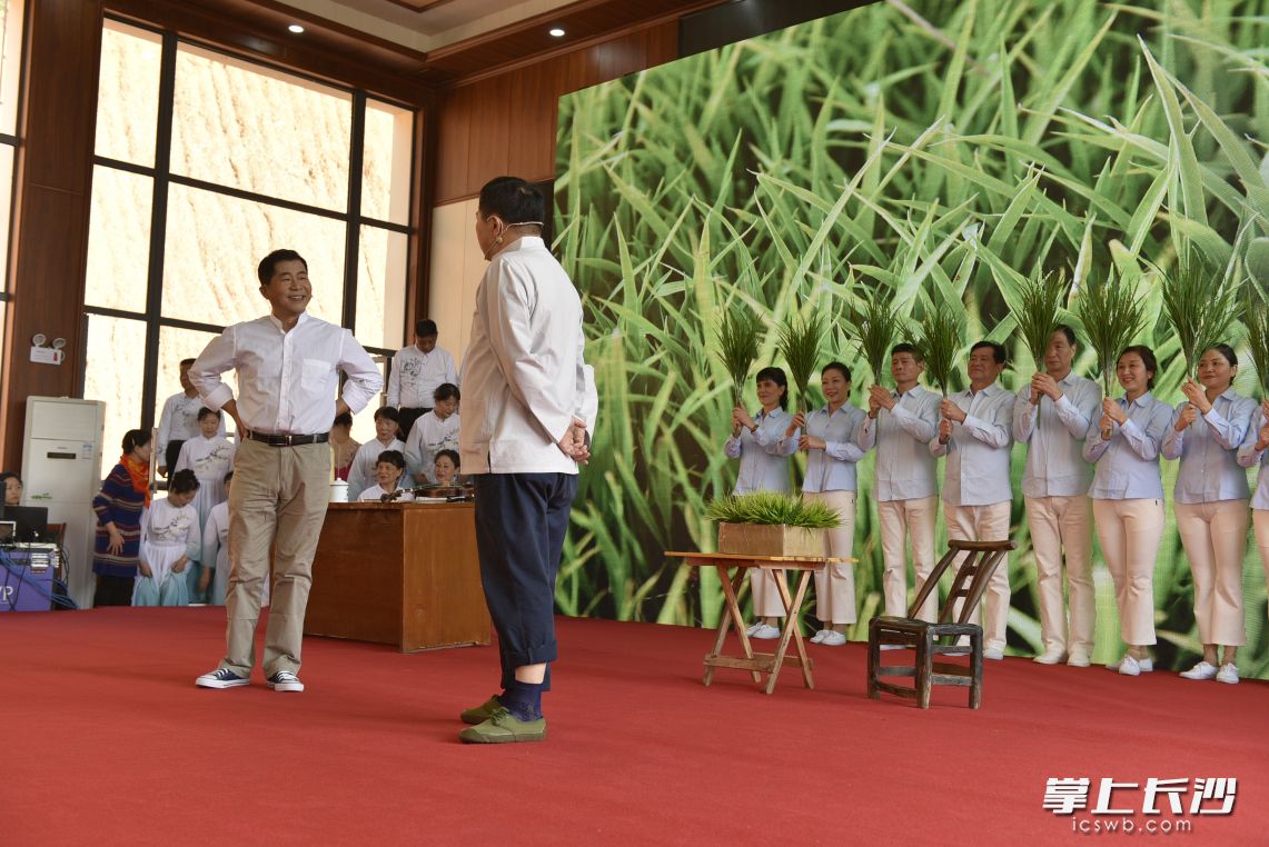 《水稻情缘》湘剧表演 长沙晚报全媒体记者 陈飞 摄