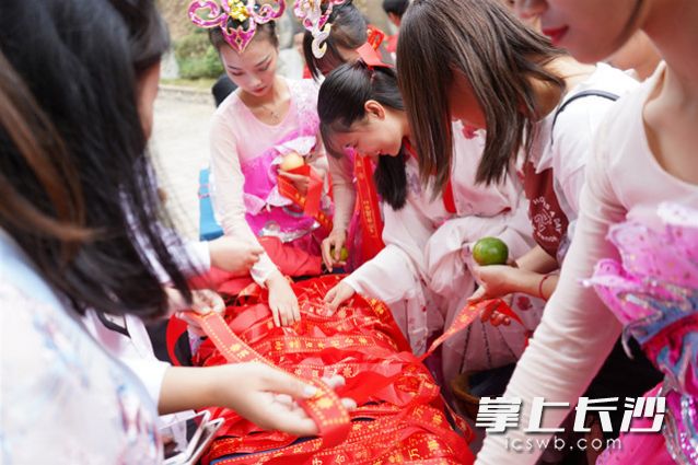石燕湖重阳节推出系列丰富的民俗活动。