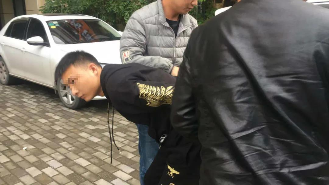 警方迅速行动，抓获4名嫌疑人。通讯员 供图