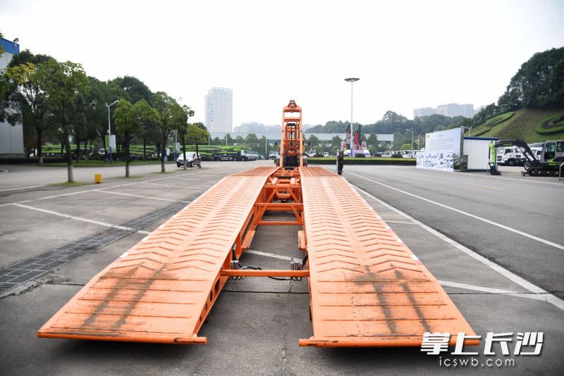 中联重科研发生产的25米应急架桥车。均为长沙晚报全媒体记者 刘琦 摄