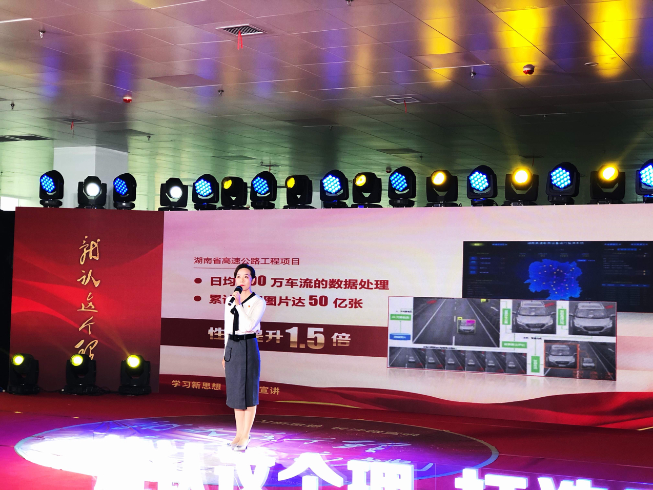 5日下午，由市委宣传部主办的“学习新思想 长沙微宣讲”全市理论微宣讲活动之“就认这个理 打造三高地”主题巡讲岳麓区专场活动举行。均为长沙晚报全媒体记者 匡春林  摄