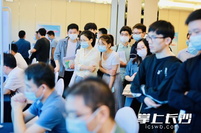 1024程序员节和世界计算机大会在长沙举办，让这些欲到长沙发展的“码农”们增添信心。 全媒体记者 李卓 摄