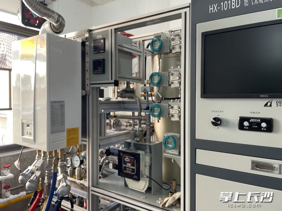 燃气热水器检测设备。