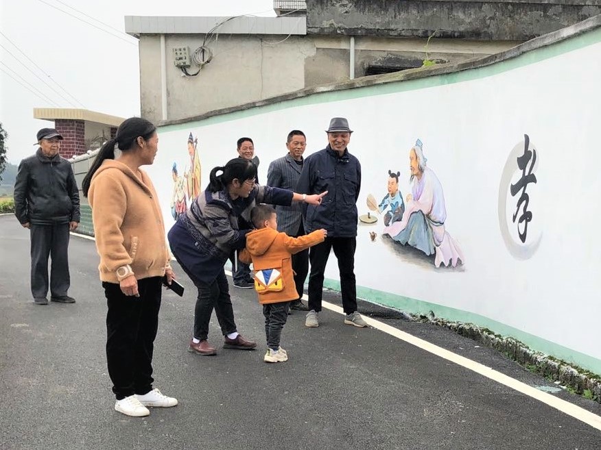 在大成桥镇青泉社区儒安组，美丽屋场建设初见成效，村民们欣喜地看到家园更美了。长沙晚报全媒体记者 张禹 通讯员 陈俊磊 摄影报道