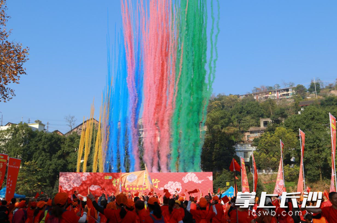 比赛启动,选手热情高涨。 比赛启动,选手热情高涨。
