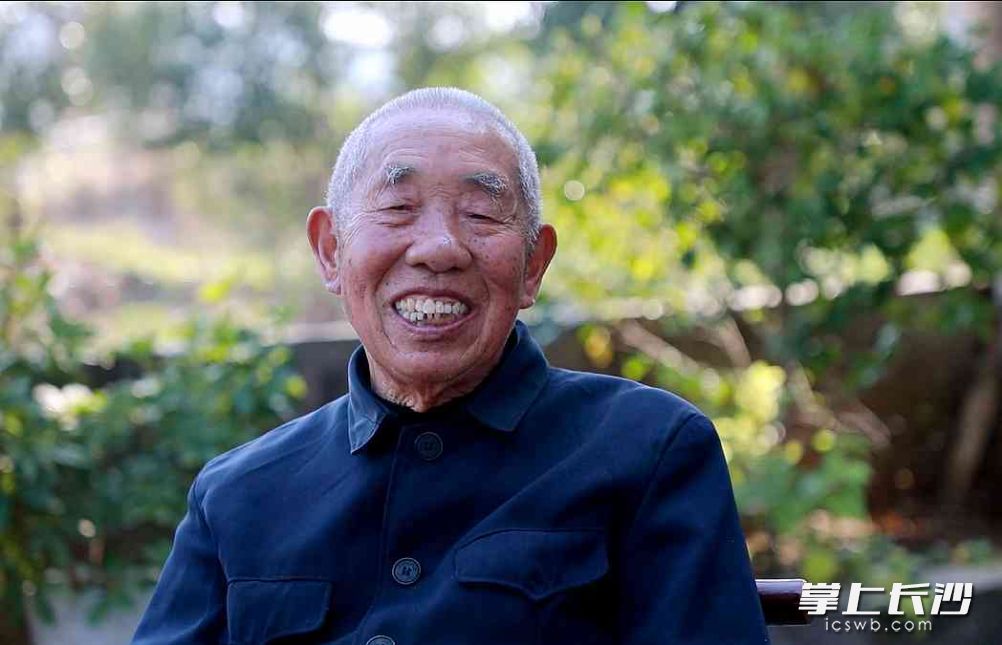 91岁的张迪泉老人身体硬朗。