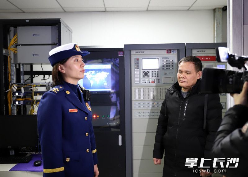 高新区消防部门对荣盛花语馨苑小区2号栋公寓物业公司进行了执法曝光和受案查处。均为长沙晚报通讯员郑红桂供图