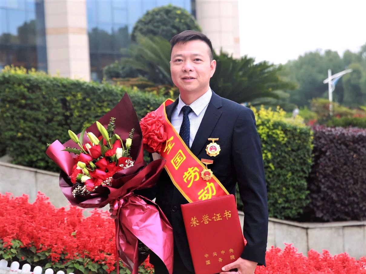 全国劳动模范孟德良载誉而归。受访方供图