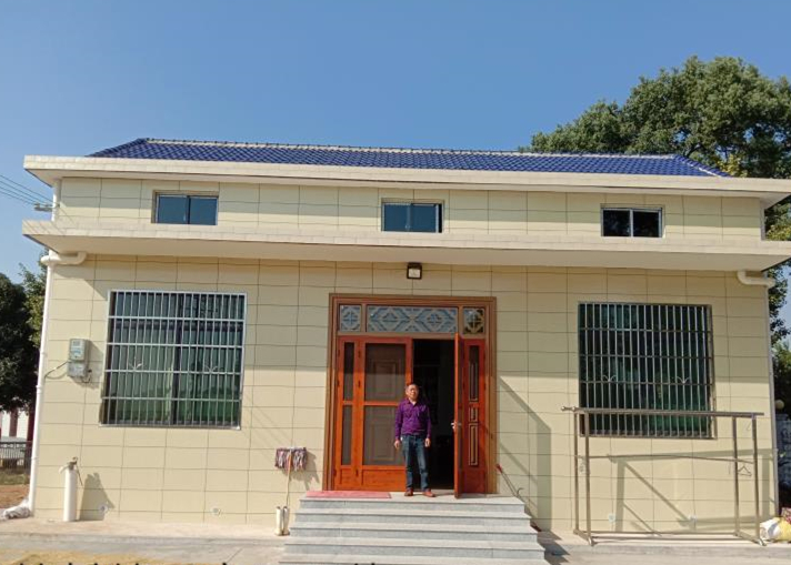 通过农村危房改造，一大批贫困户、低保户搬进了宽敞明亮的新家。资料图片