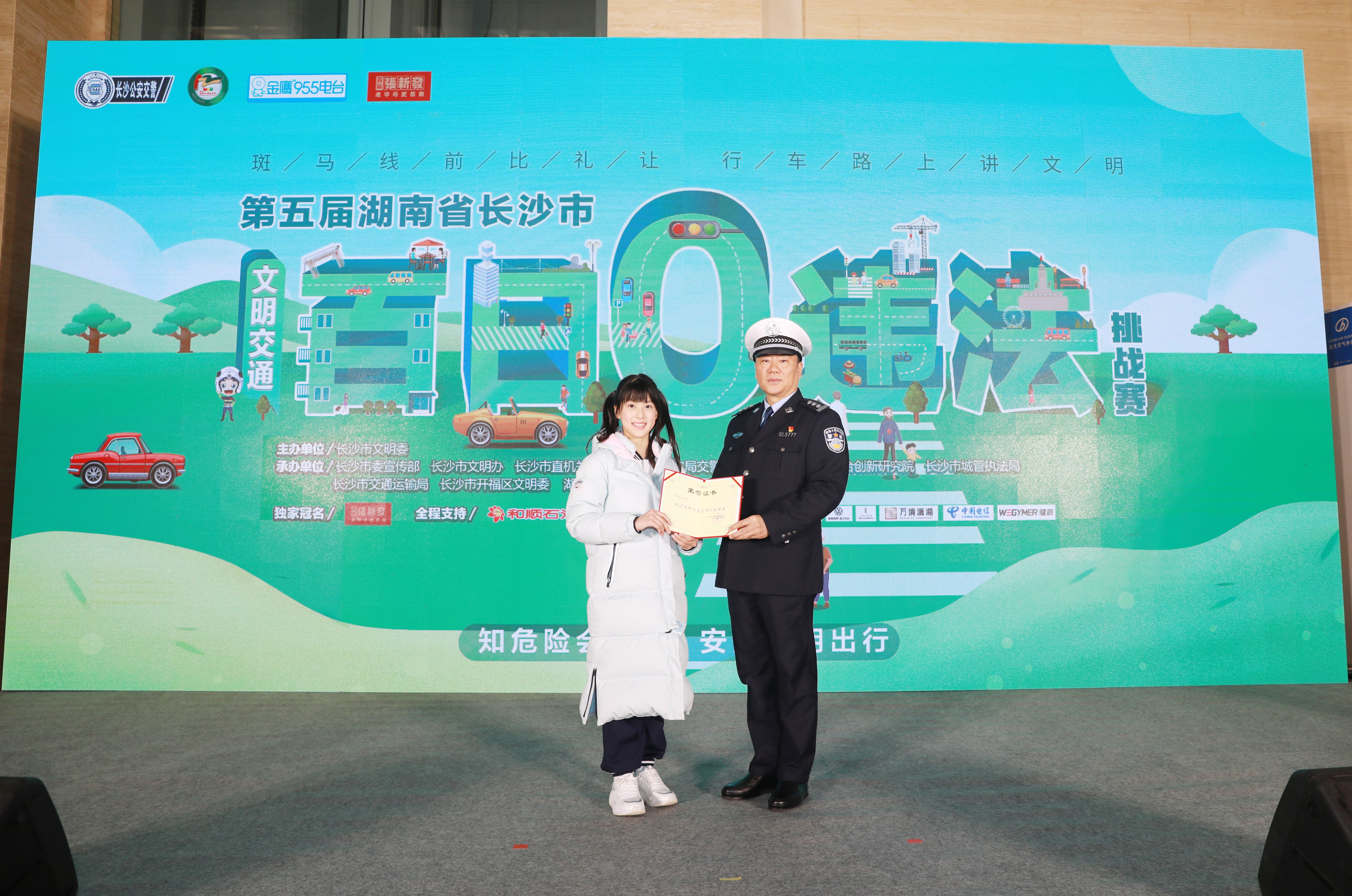 抖音上坐拥千万粉丝的李雨霏受聘成为“长沙文明交通宣传公益使者”。长沙晚报通讯员 梁超 摄