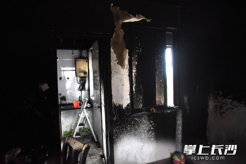 房间内，墙壁会熏得漆黑，家具电器付之一炬。